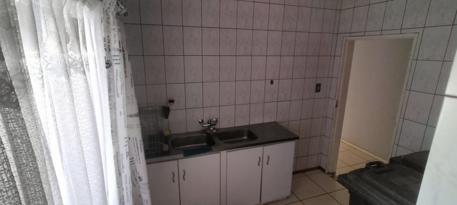6 Bedroom Property for Sale in Bootha A H Gauteng