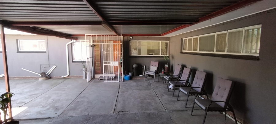 6 Bedroom Property for Sale in Bootha A H Gauteng