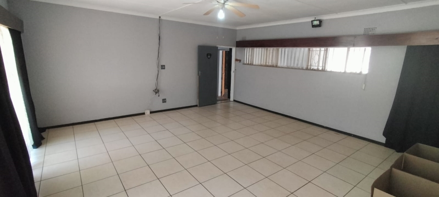 6 Bedroom Property for Sale in Bootha A H Gauteng