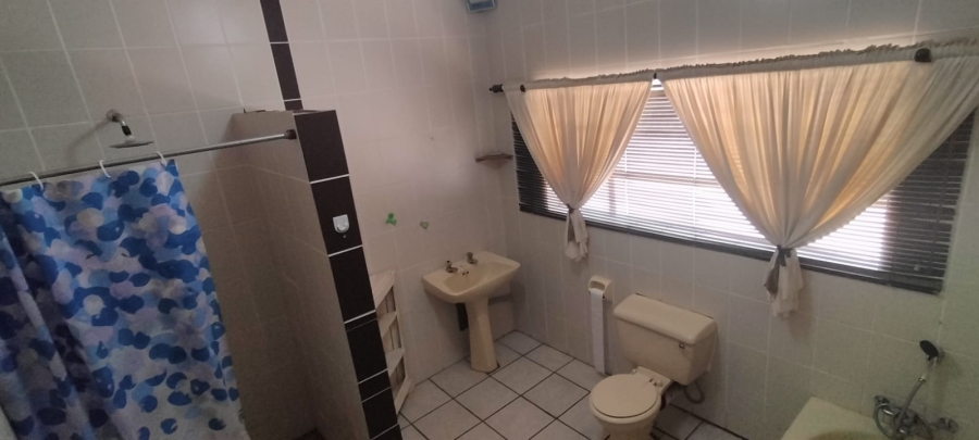 6 Bedroom Property for Sale in Bootha A H Gauteng