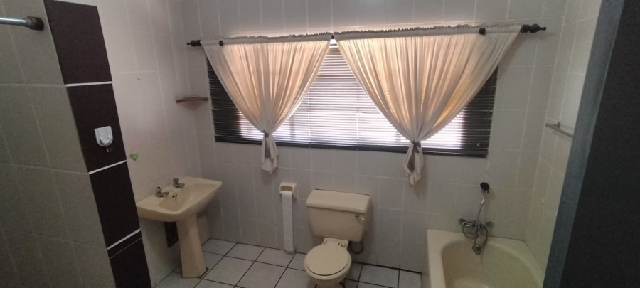 6 Bedroom Property for Sale in Bootha A H Gauteng
