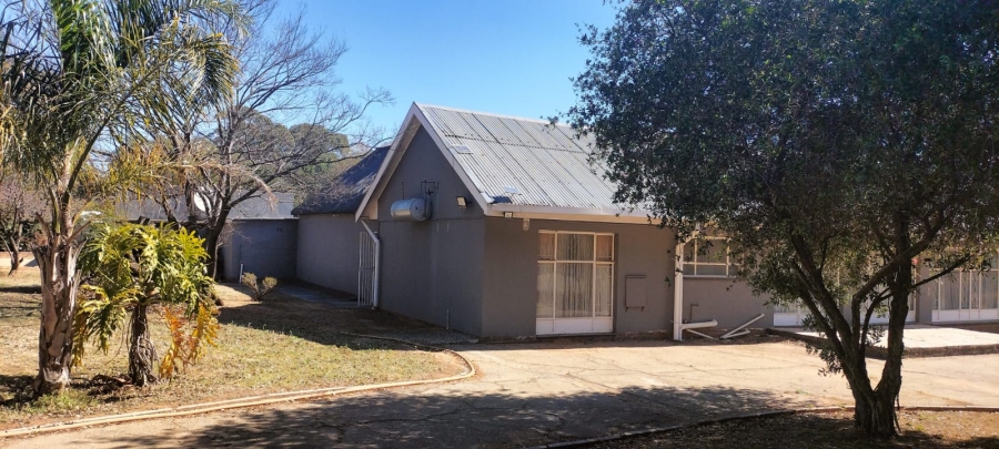 6 Bedroom Property for Sale in Bootha A H Gauteng