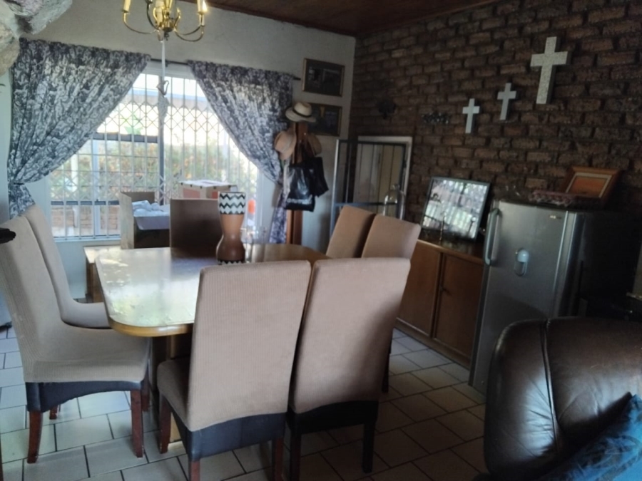 4 Bedroom Property for Sale in Roodekrans A H Gauteng