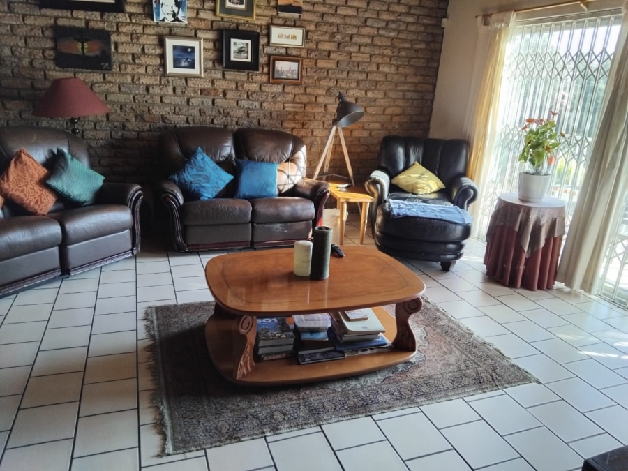 4 Bedroom Property for Sale in Roodekrans A H Gauteng