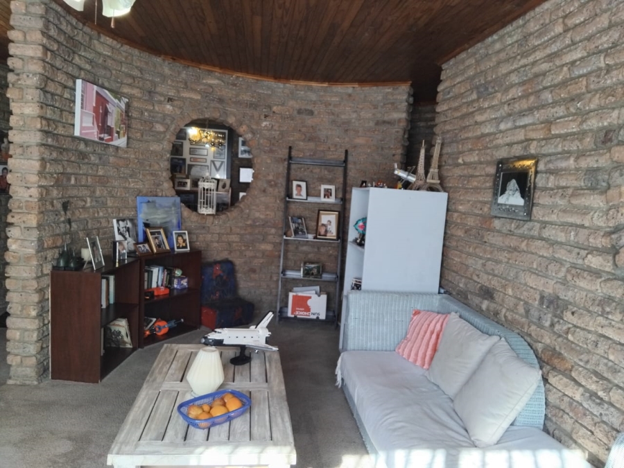 4 Bedroom Property for Sale in Roodekrans A H Gauteng