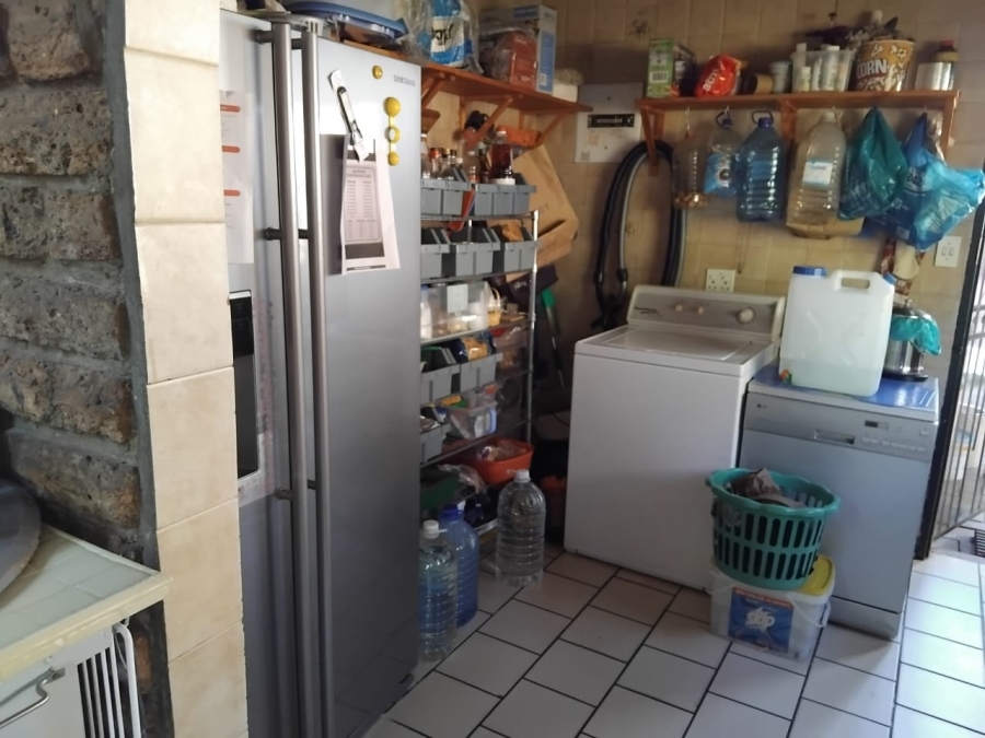 4 Bedroom Property for Sale in Roodekrans A H Gauteng