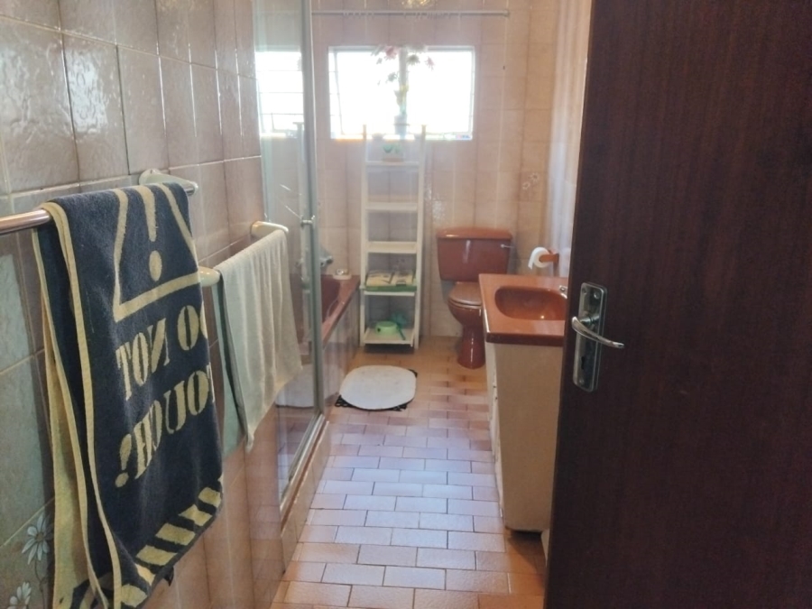 4 Bedroom Property for Sale in Roodekrans A H Gauteng