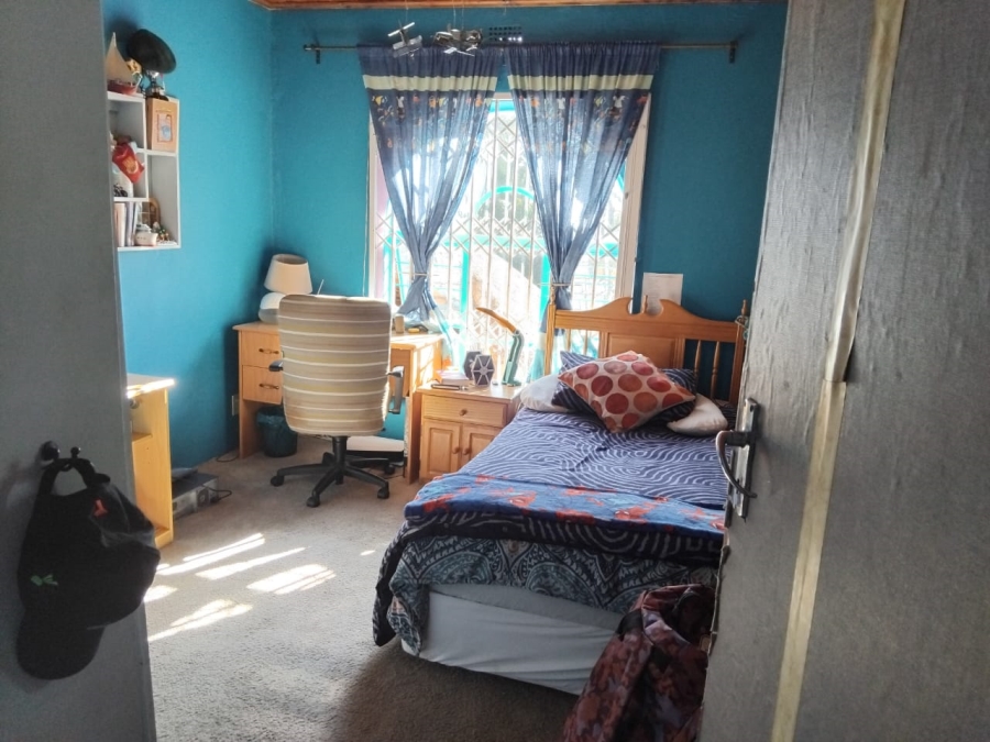 4 Bedroom Property for Sale in Roodekrans A H Gauteng
