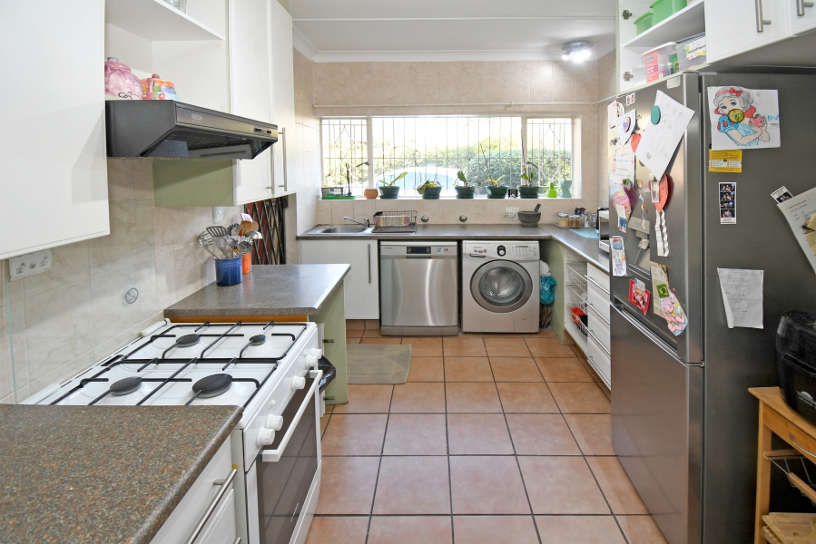 3 Bedroom Property for Sale in Fontainebleau Gauteng