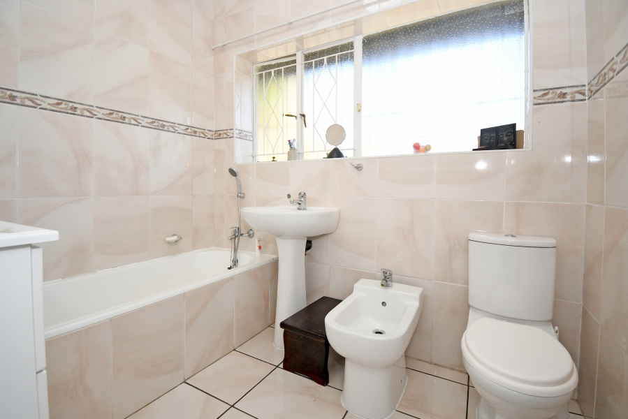 3 Bedroom Property for Sale in Fontainebleau Gauteng