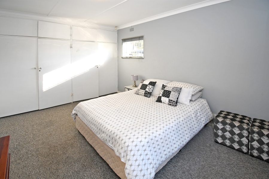 3 Bedroom Property for Sale in Fontainebleau Gauteng