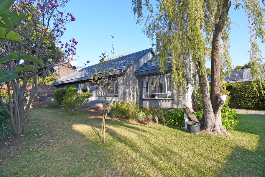 3 Bedroom Property for Sale in Fontainebleau Gauteng