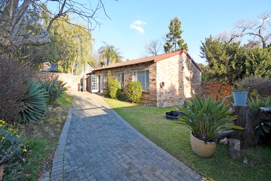 3 Bedroom Property for Sale in Fontainebleau Gauteng