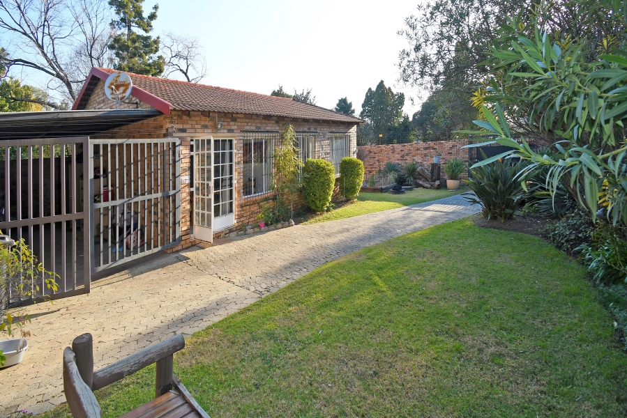 3 Bedroom Property for Sale in Fontainebleau Gauteng