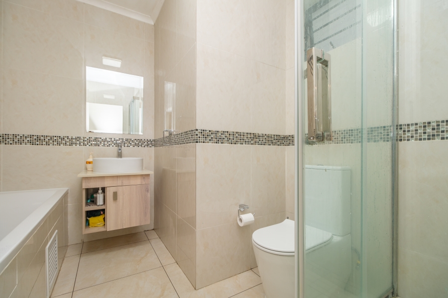 1 Bedroom Property for Sale in North Riding Gauteng