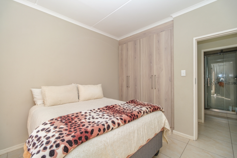1 Bedroom Property for Sale in North Riding Gauteng