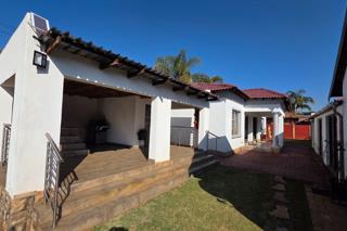 7 Bedroom Property for Sale in Doornpoort Gauteng