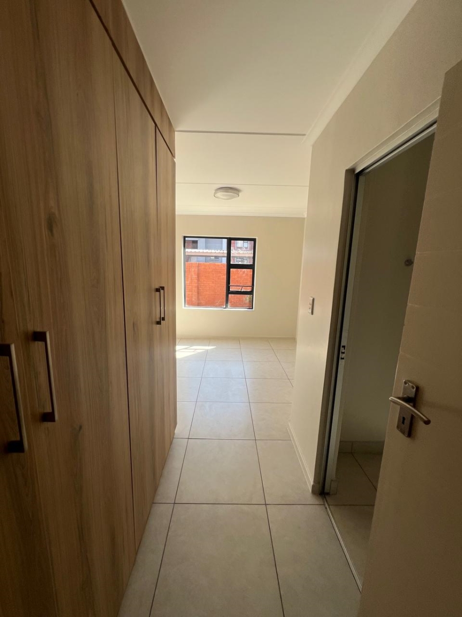 To Let 2 Bedroom Property for Rent in Hereford Estate Gauteng