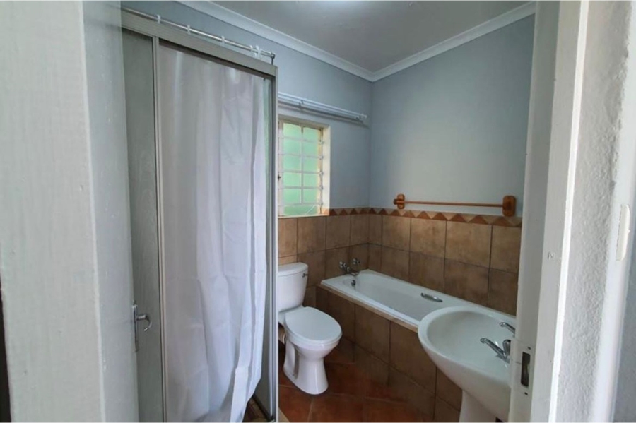 2 Bedroom Property for Sale in La Montagne Gauteng