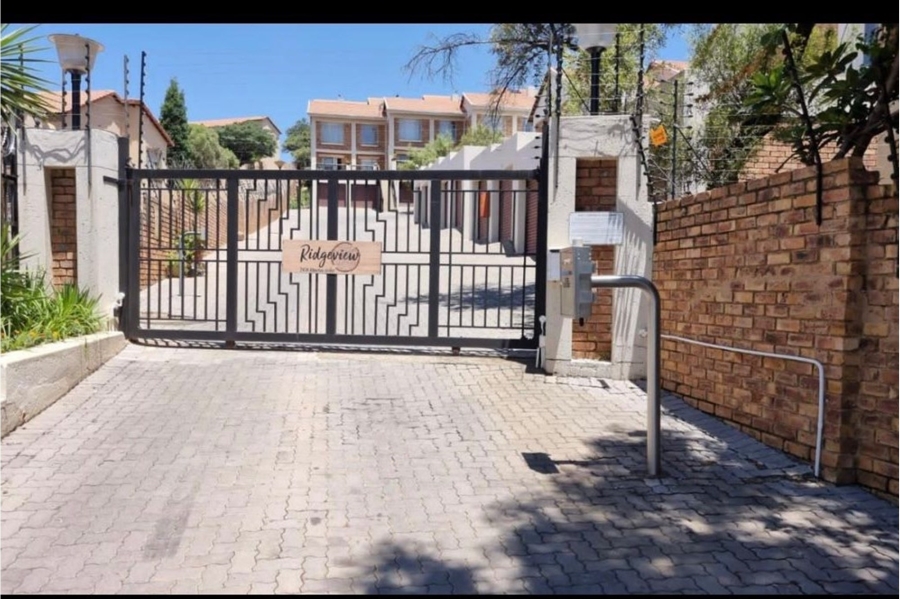 2 Bedroom Property for Sale in La Montagne Gauteng