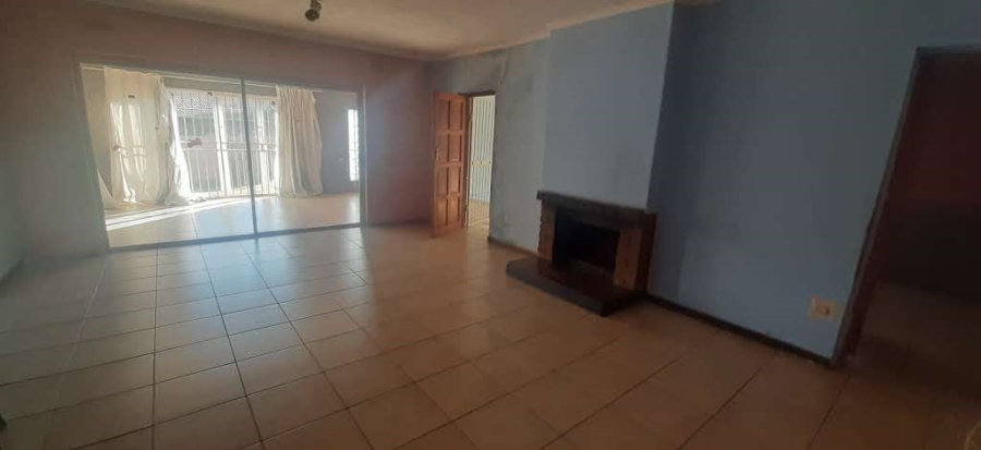 5 Bedroom Property for Sale in Esther Park Gauteng