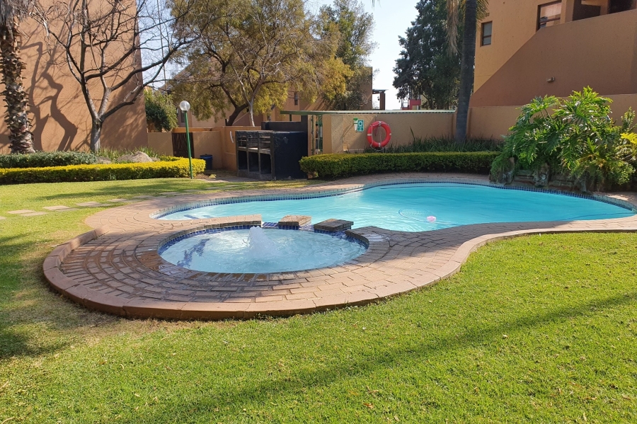 1 Bedroom Property for Sale in Douglasdale Gauteng