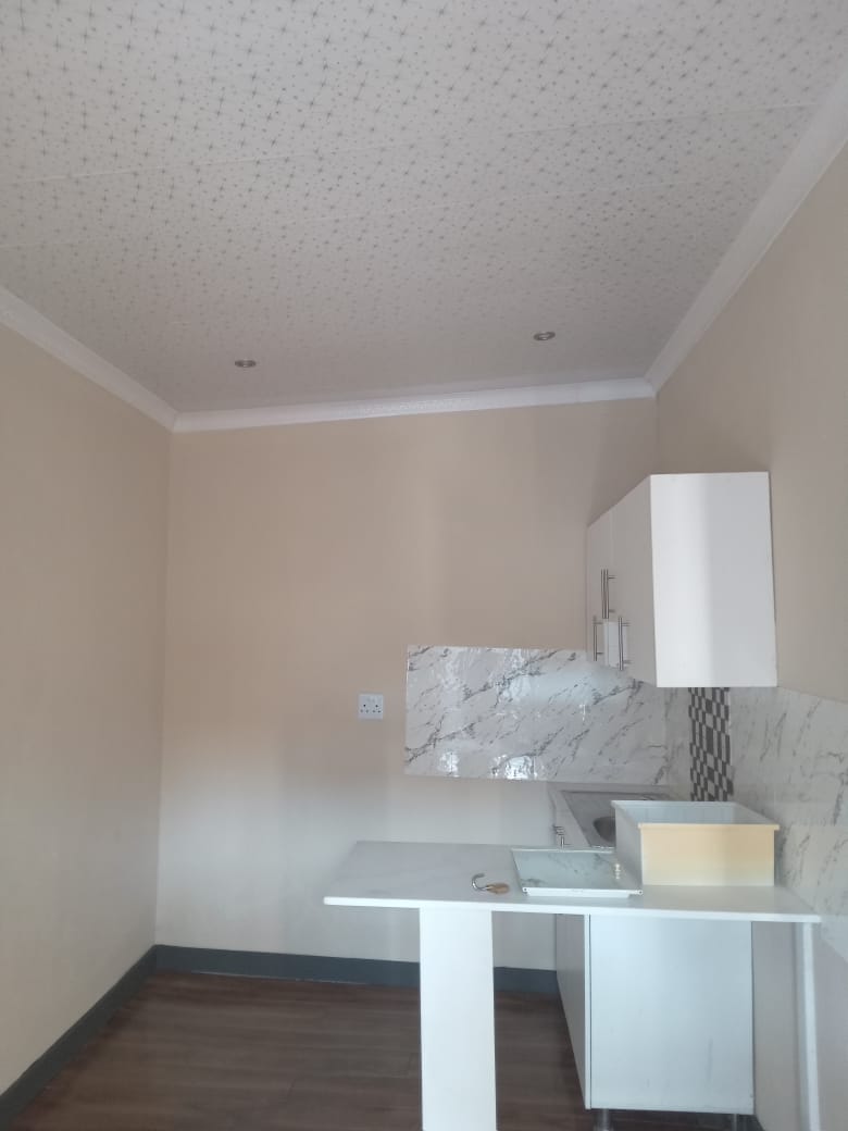 To Let 1 Bedroom Property for Rent in Rosettenville Gauteng