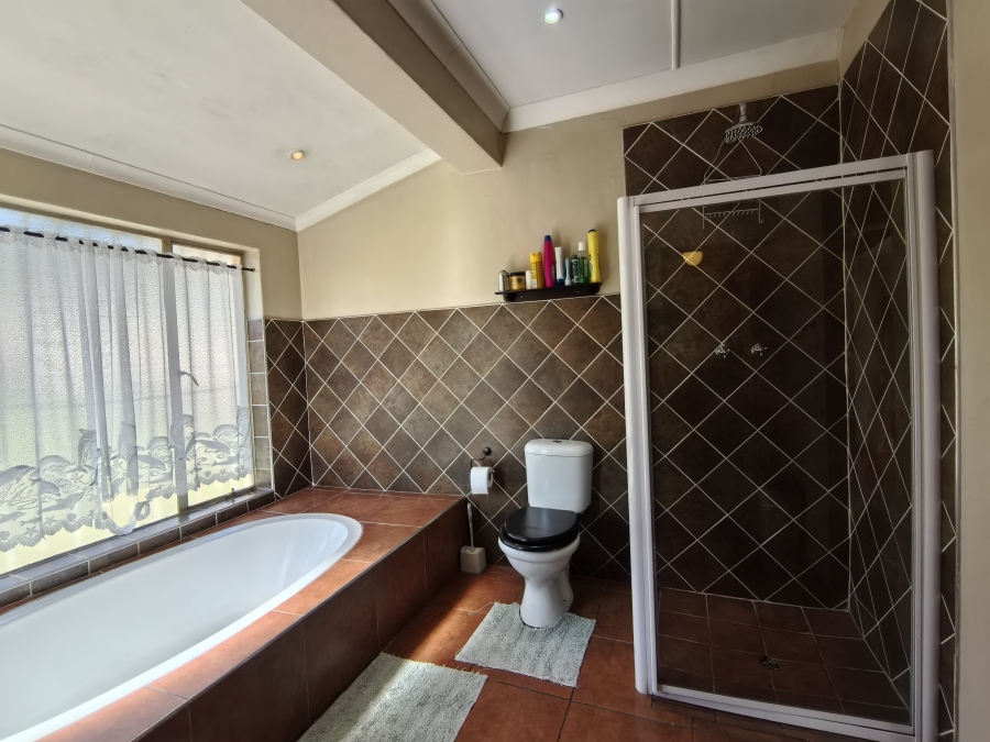 3 Bedroom Property for Sale in Edenvale Central Gauteng