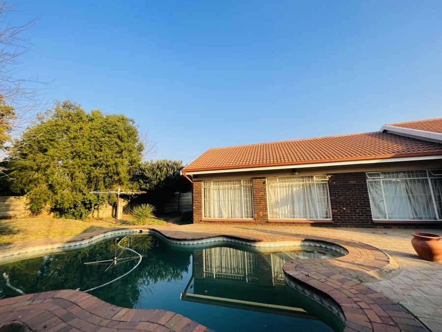 3 Bedroom Property for Sale in Falcon Ridge Gauteng