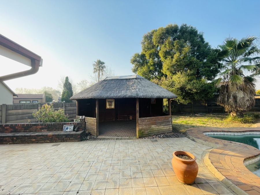 3 Bedroom Property for Sale in Falcon Ridge Gauteng