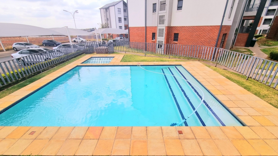 To Let 2 Bedroom Property for Rent in Erand Gardens Gauteng
