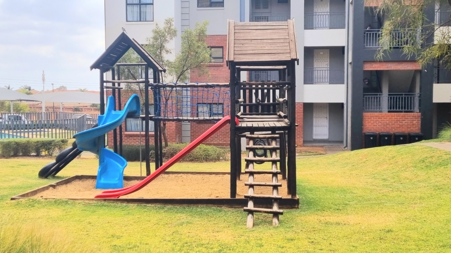 To Let 2 Bedroom Property for Rent in Erand Gardens Gauteng