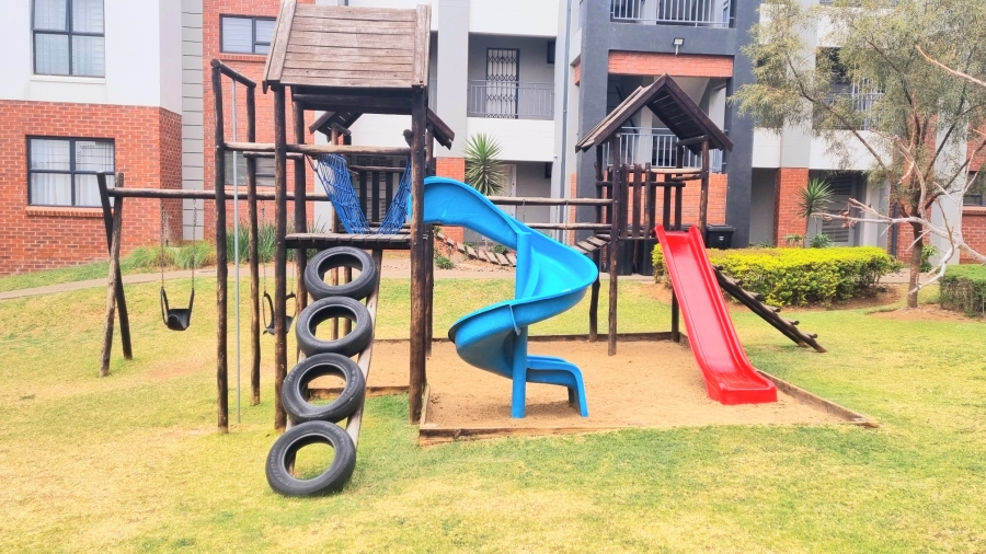To Let 2 Bedroom Property for Rent in Erand Gardens Gauteng