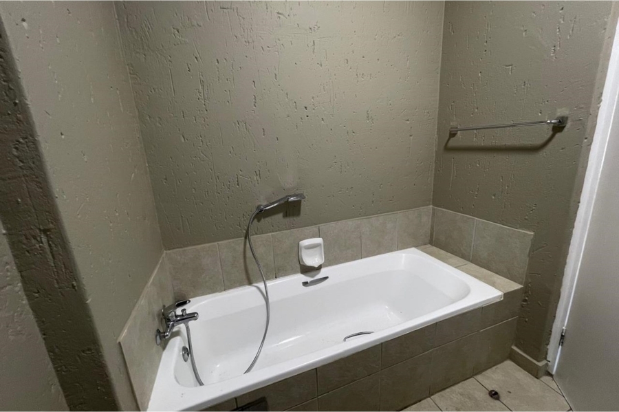 To Let 1 Bedroom Property for Rent in Lonehill Gauteng