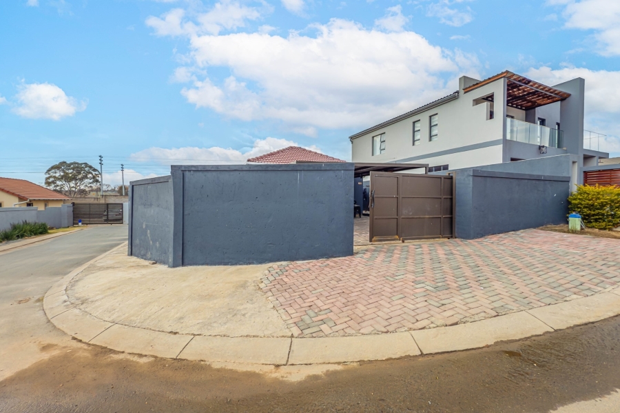 2 Bedroom Property for Sale in Kya Sands Gauteng