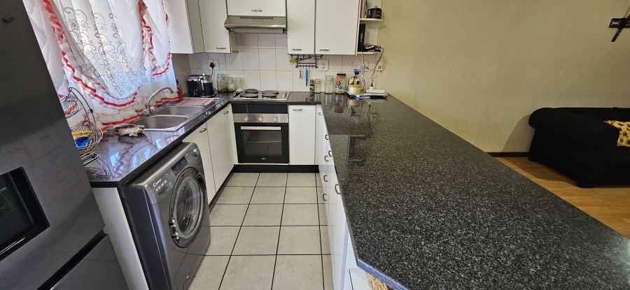 2 Bedroom Property for Sale in South Crest Gauteng