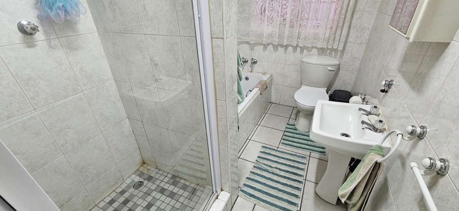 2 Bedroom Property for Sale in South Crest Gauteng