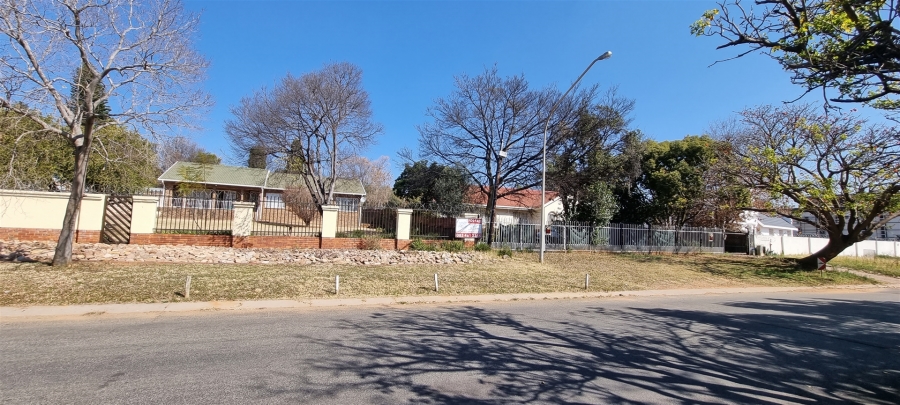 9 Bedroom Property for Sale in Waterkloof Glen Gauteng