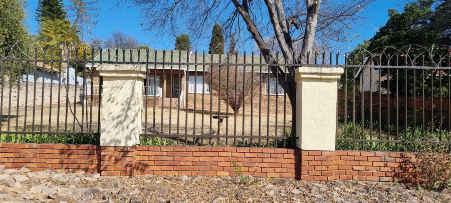 9 Bedroom Property for Sale in Waterkloof Glen Gauteng