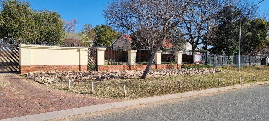 9 Bedroom Property for Sale in Waterkloof Glen Gauteng