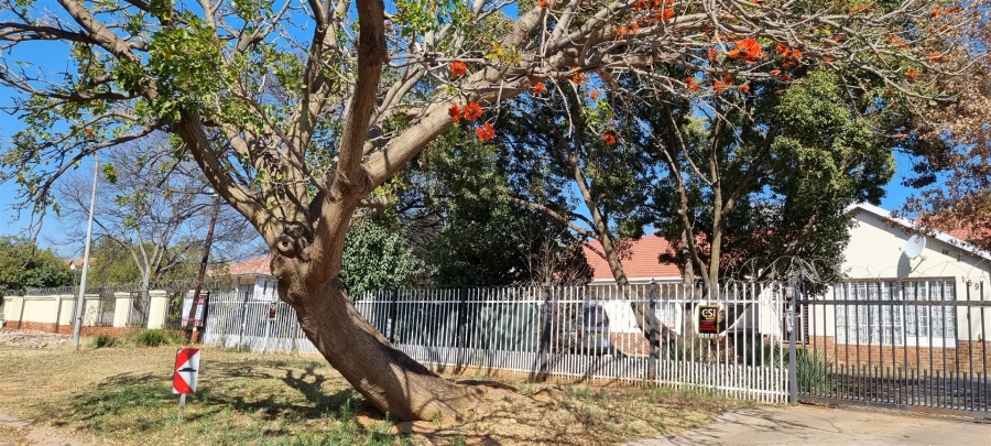 9 Bedroom Property for Sale in Waterkloof Glen Gauteng