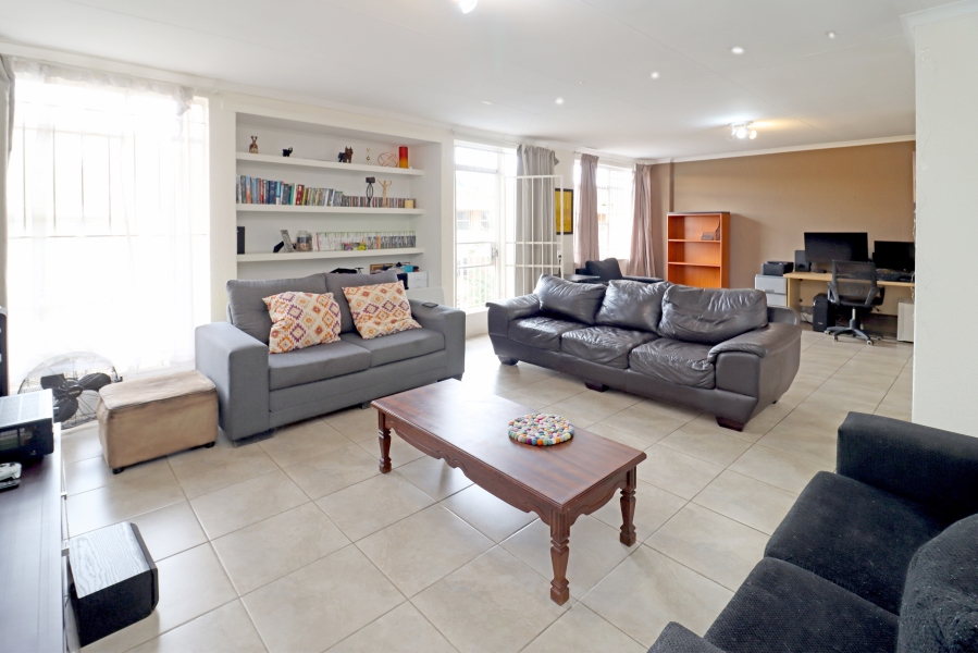 3 Bedroom Property for Sale in Robindale Gauteng