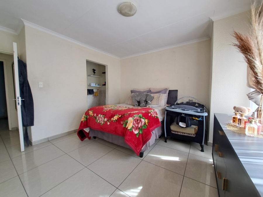 2 Bedroom Property for Sale in Willowbrook Gauteng