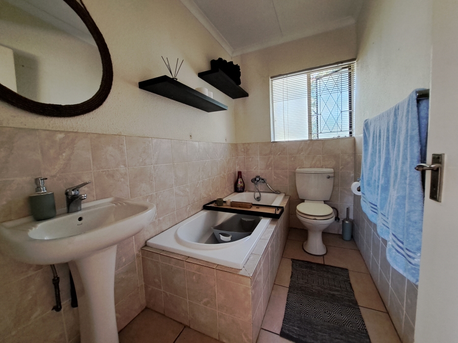 2 Bedroom Property for Sale in Willowbrook Gauteng