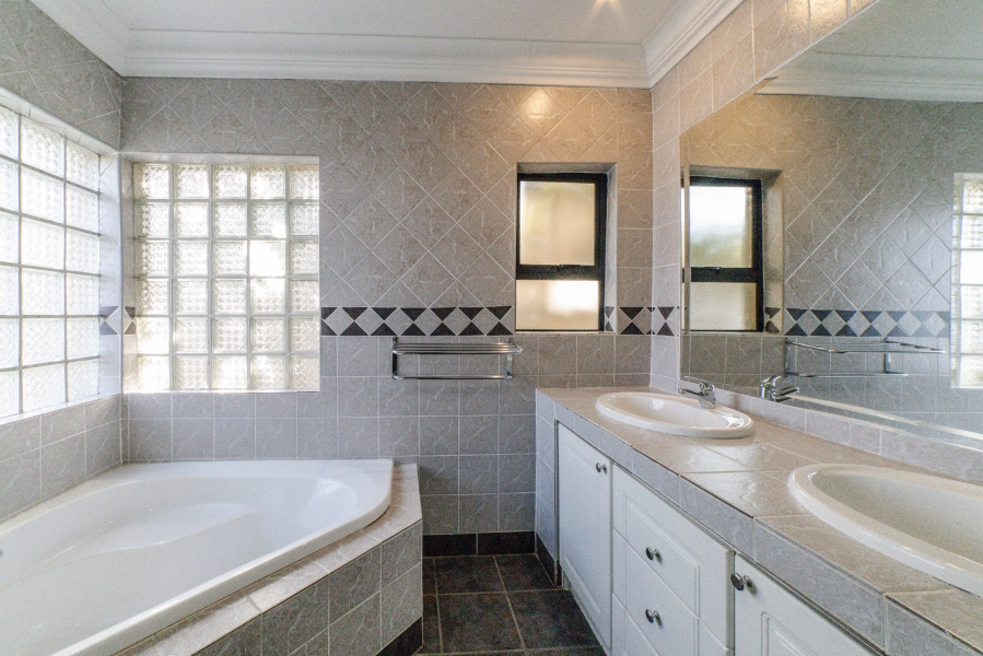 To Let 3 Bedroom Property for Rent in Halfway Gardens Gauteng