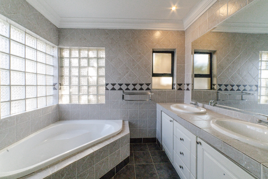To Let 3 Bedroom Property for Rent in Halfway Gardens Gauteng