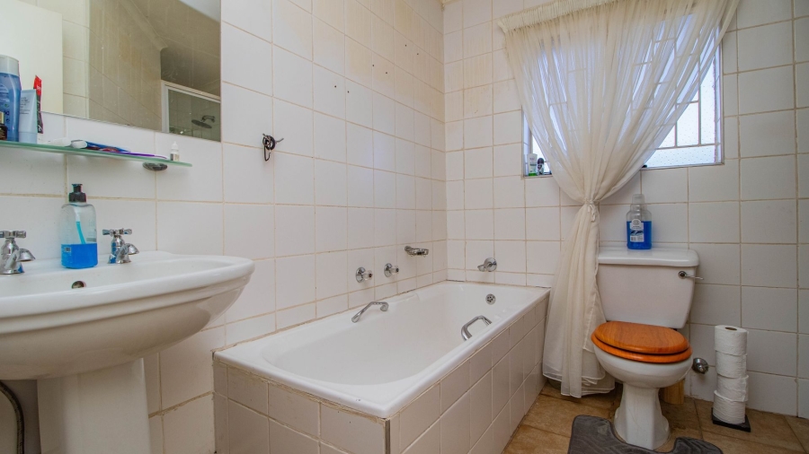 3 Bedroom Property for Sale in Goedeburg Gauteng
