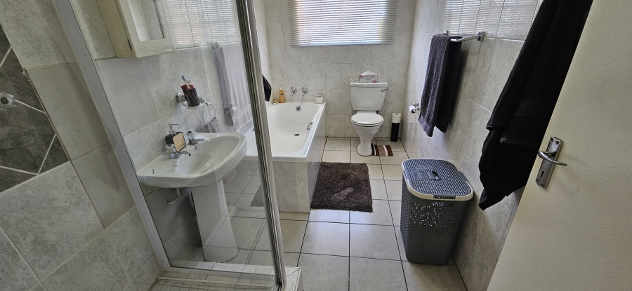 3 Bedroom Property for Sale in South Crest Gauteng