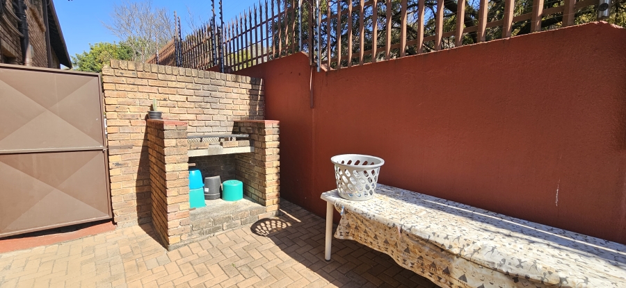 3 Bedroom Property for Sale in South Crest Gauteng