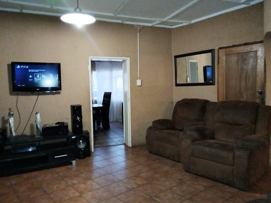 3 Bedroom Property for Sale in Houtkop A H Gauteng